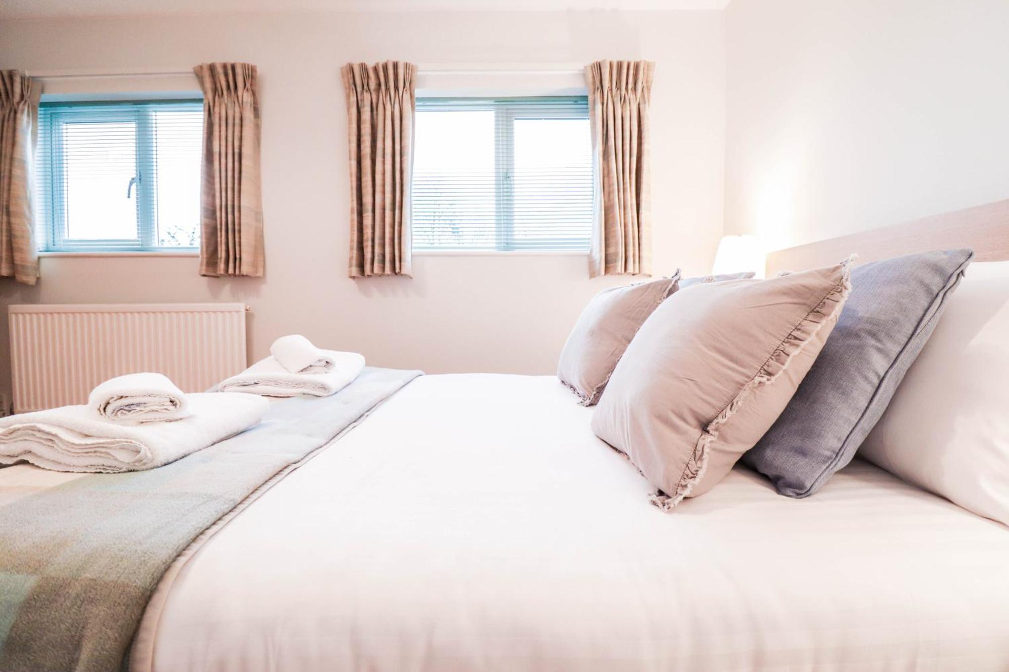 Bright And Spacious Contractor House L Parking! บอร์แรมวูด ภายนอก รูปภาพ