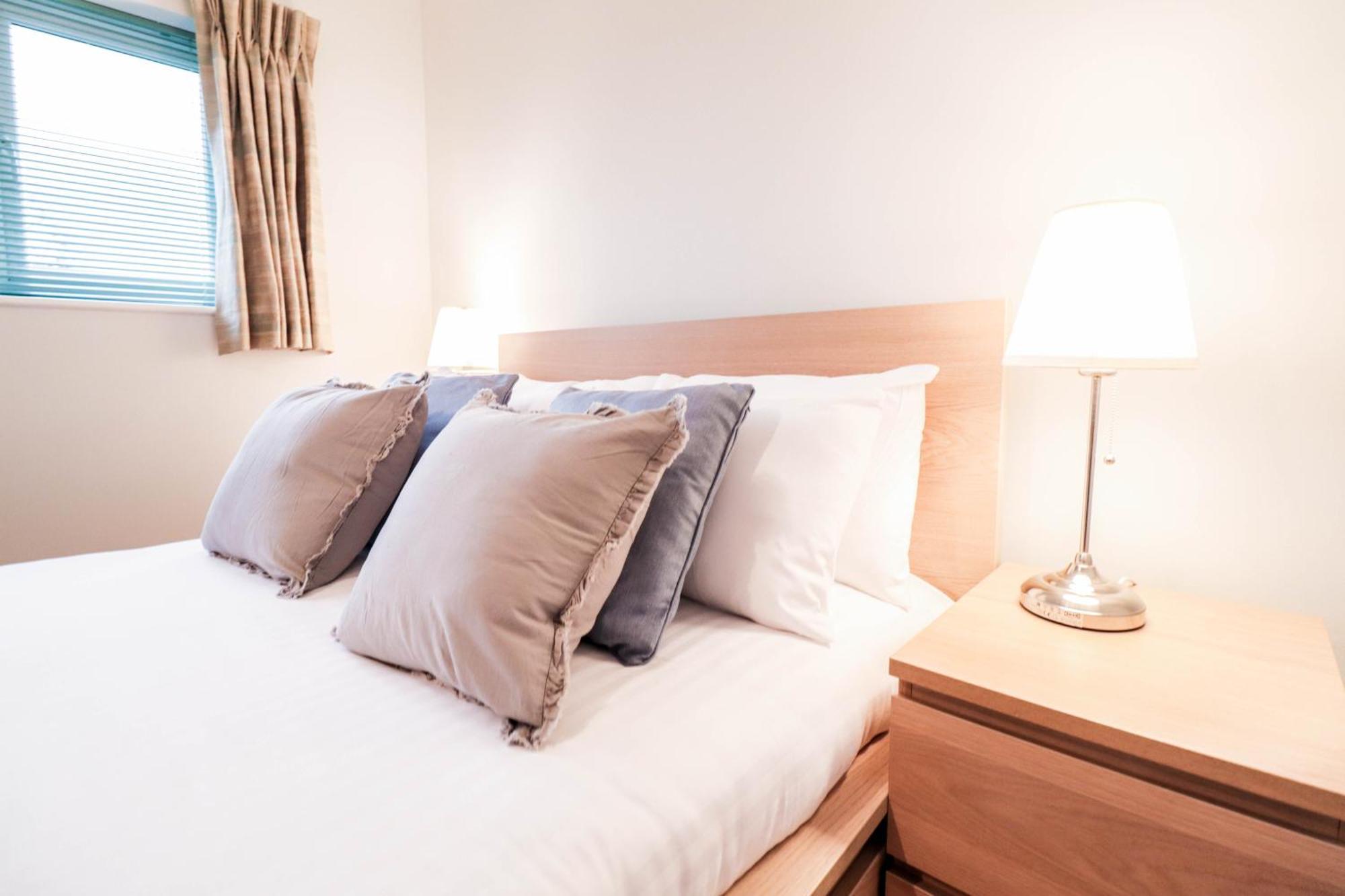 Bright And Spacious Contractor House L Parking! บอร์แรมวูด ภายนอก รูปภาพ