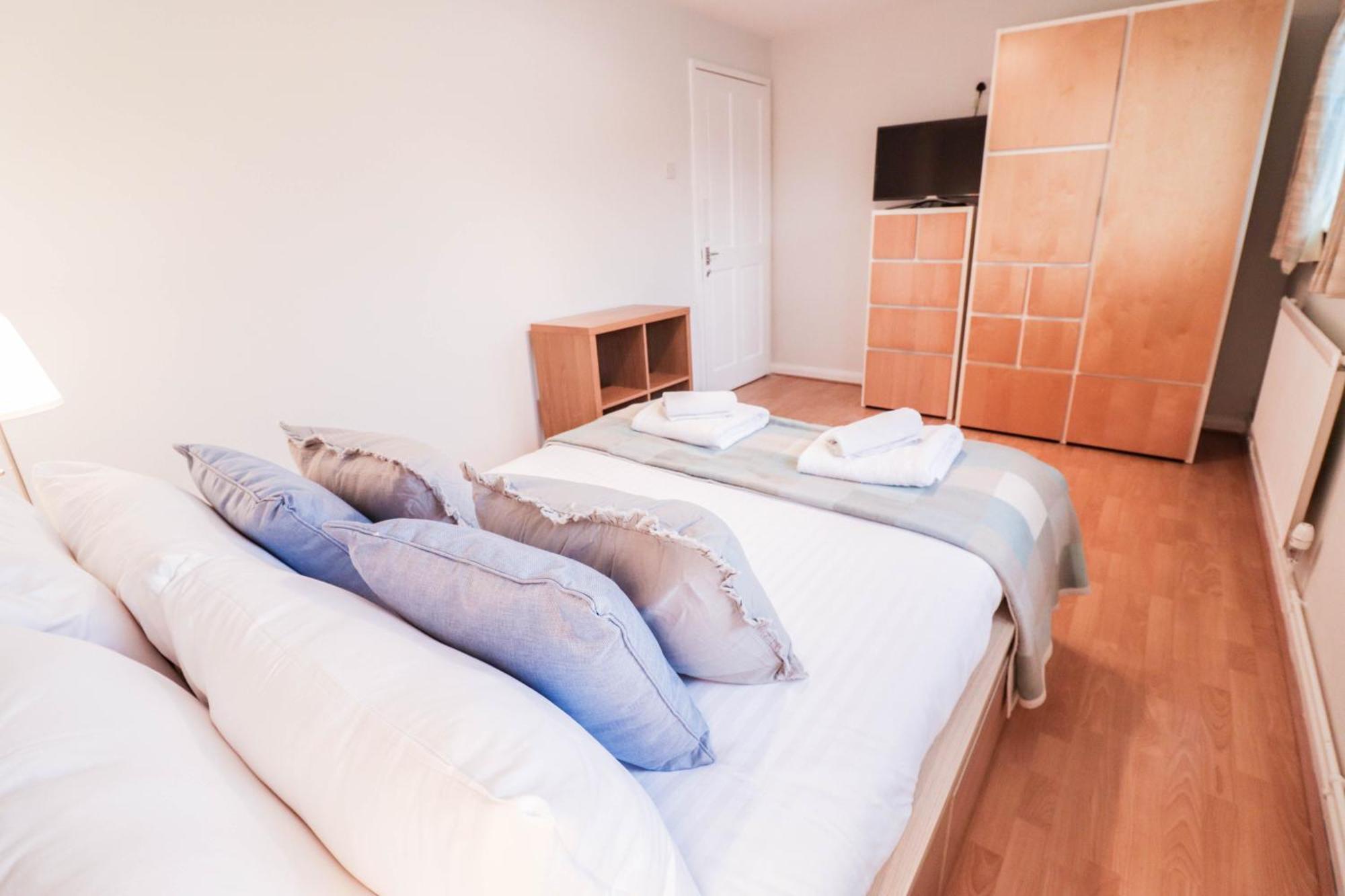 Bright And Spacious Contractor House L Parking! บอร์แรมวูด ภายนอก รูปภาพ