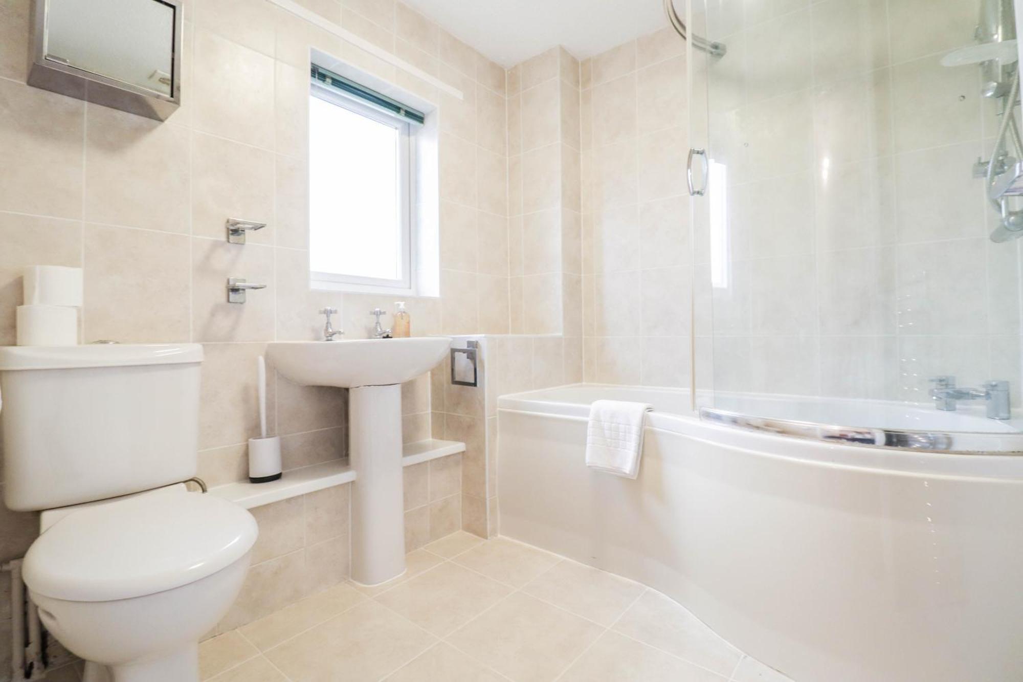 Bright And Spacious Contractor House L Parking! บอร์แรมวูด ภายนอก รูปภาพ
