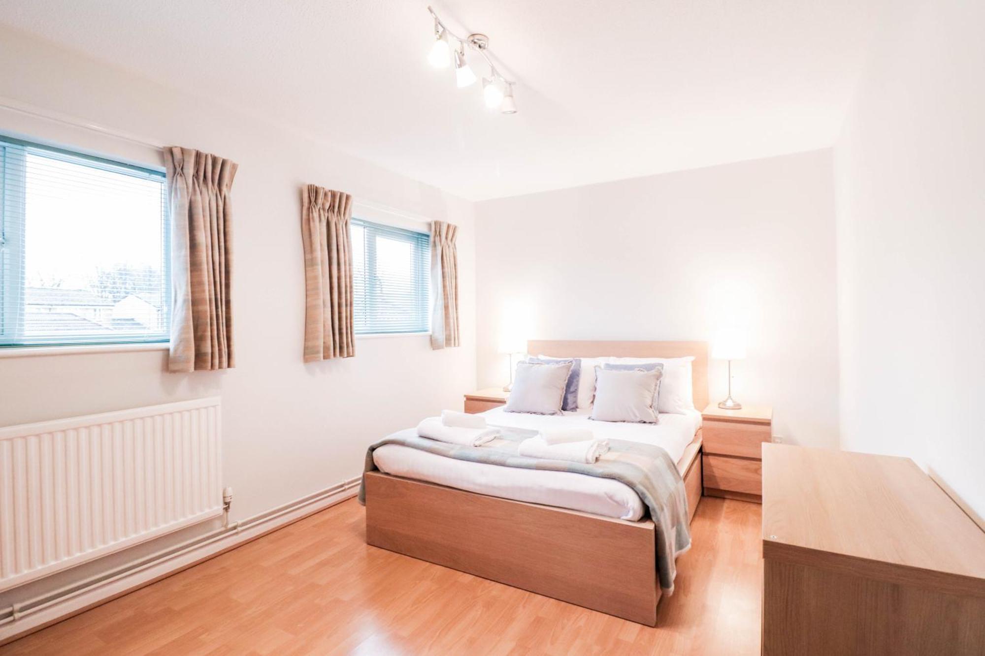 Bright And Spacious Contractor House L Parking! บอร์แรมวูด ภายนอก รูปภาพ