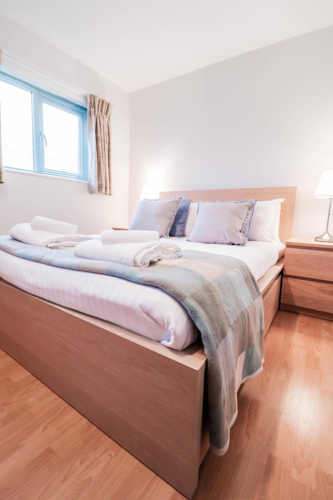 Bright And Spacious Contractor House L Parking! บอร์แรมวูด ภายนอก รูปภาพ