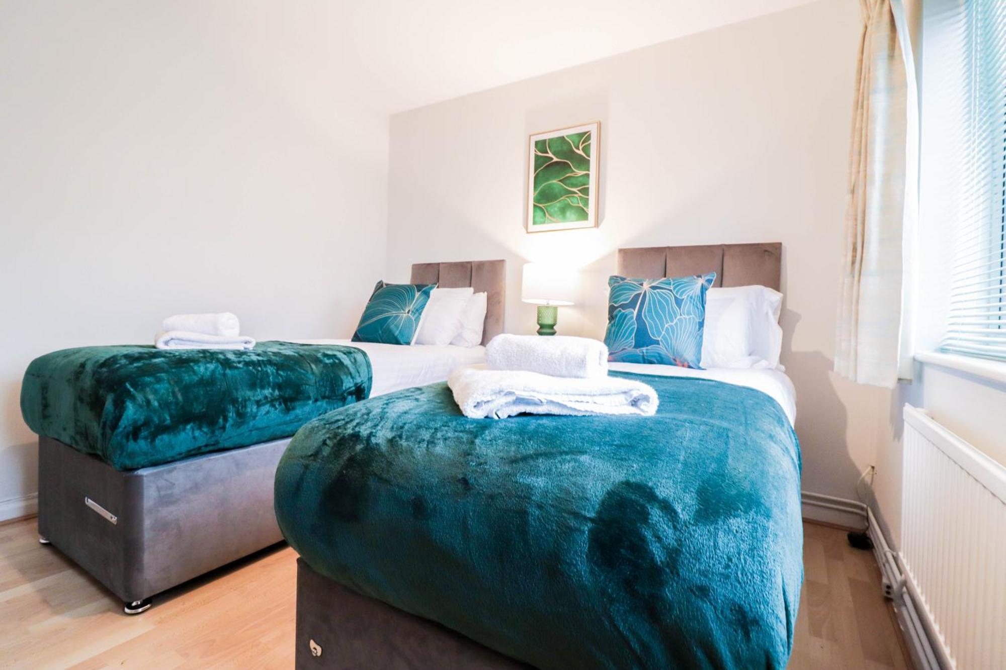 Bright And Spacious Contractor House L Parking! บอร์แรมวูด ภายนอก รูปภาพ