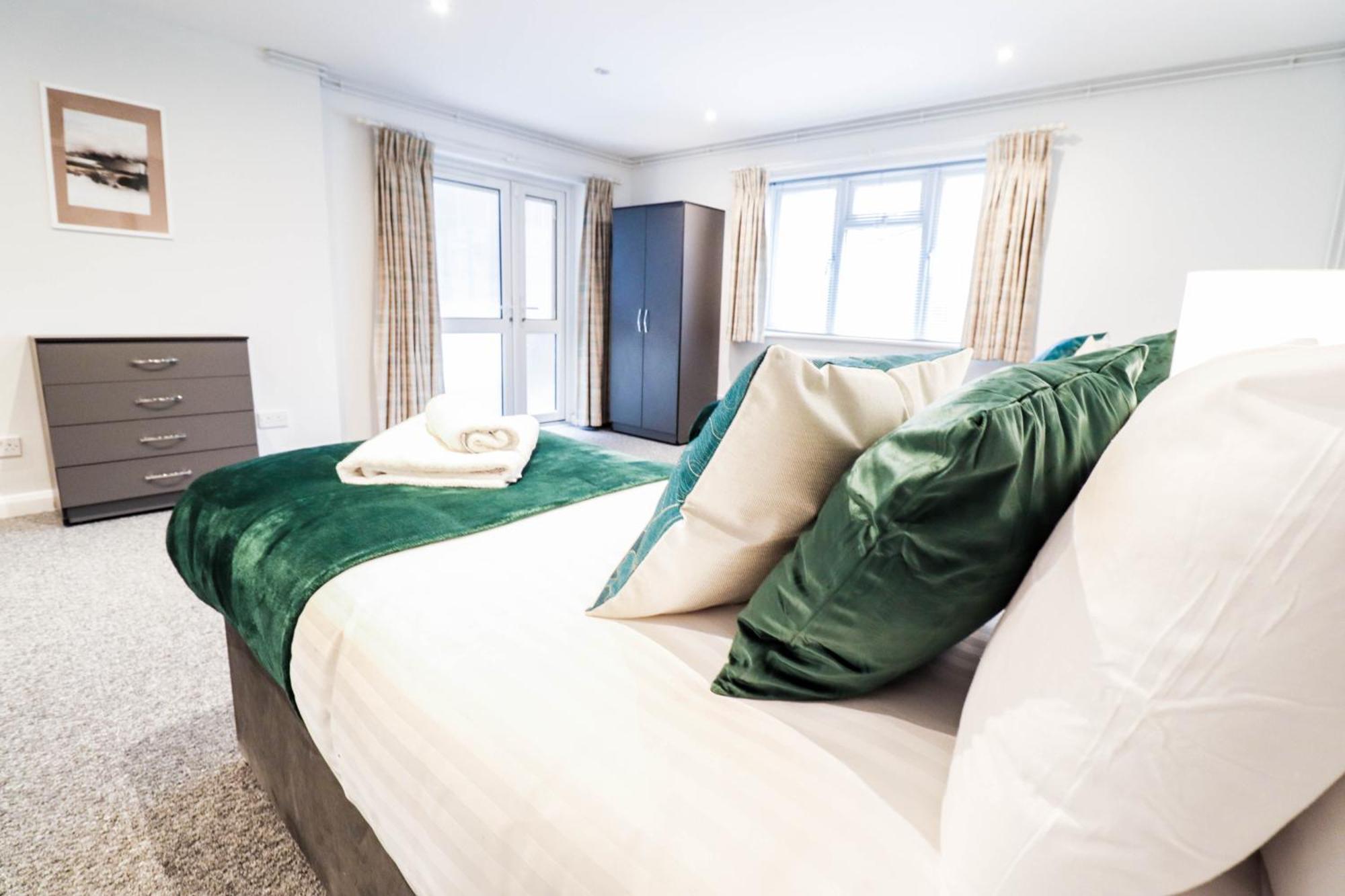 Bright And Spacious Contractor House L Parking! บอร์แรมวูด ภายนอก รูปภาพ