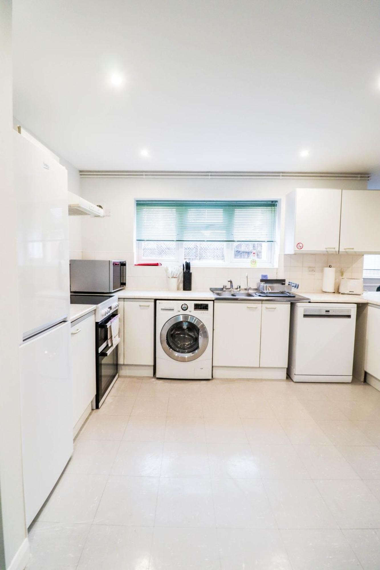 Bright And Spacious Contractor House L Parking! บอร์แรมวูด ภายนอก รูปภาพ