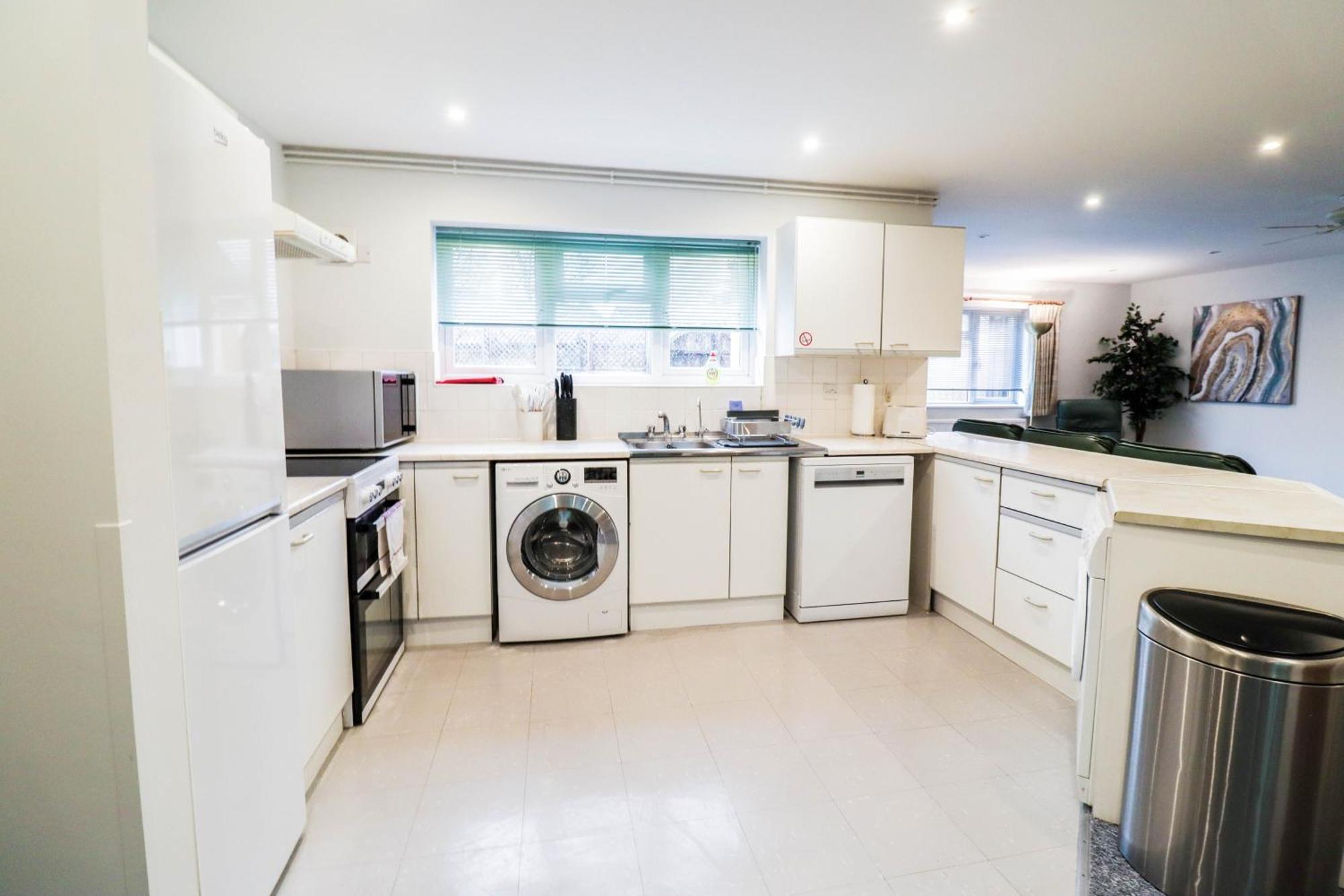 Bright And Spacious Contractor House L Parking! บอร์แรมวูด ภายนอก รูปภาพ