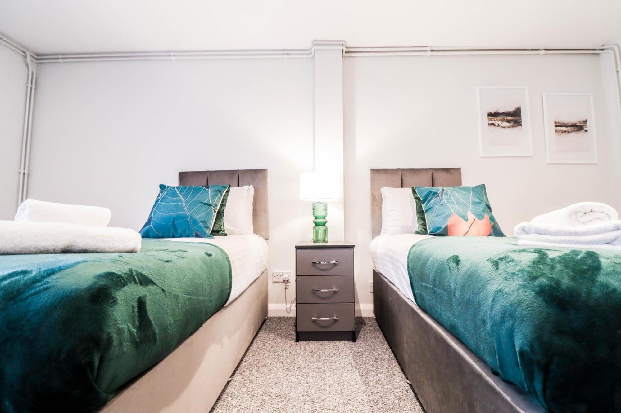 Bright And Spacious Contractor House L Parking! บอร์แรมวูด ภายนอก รูปภาพ