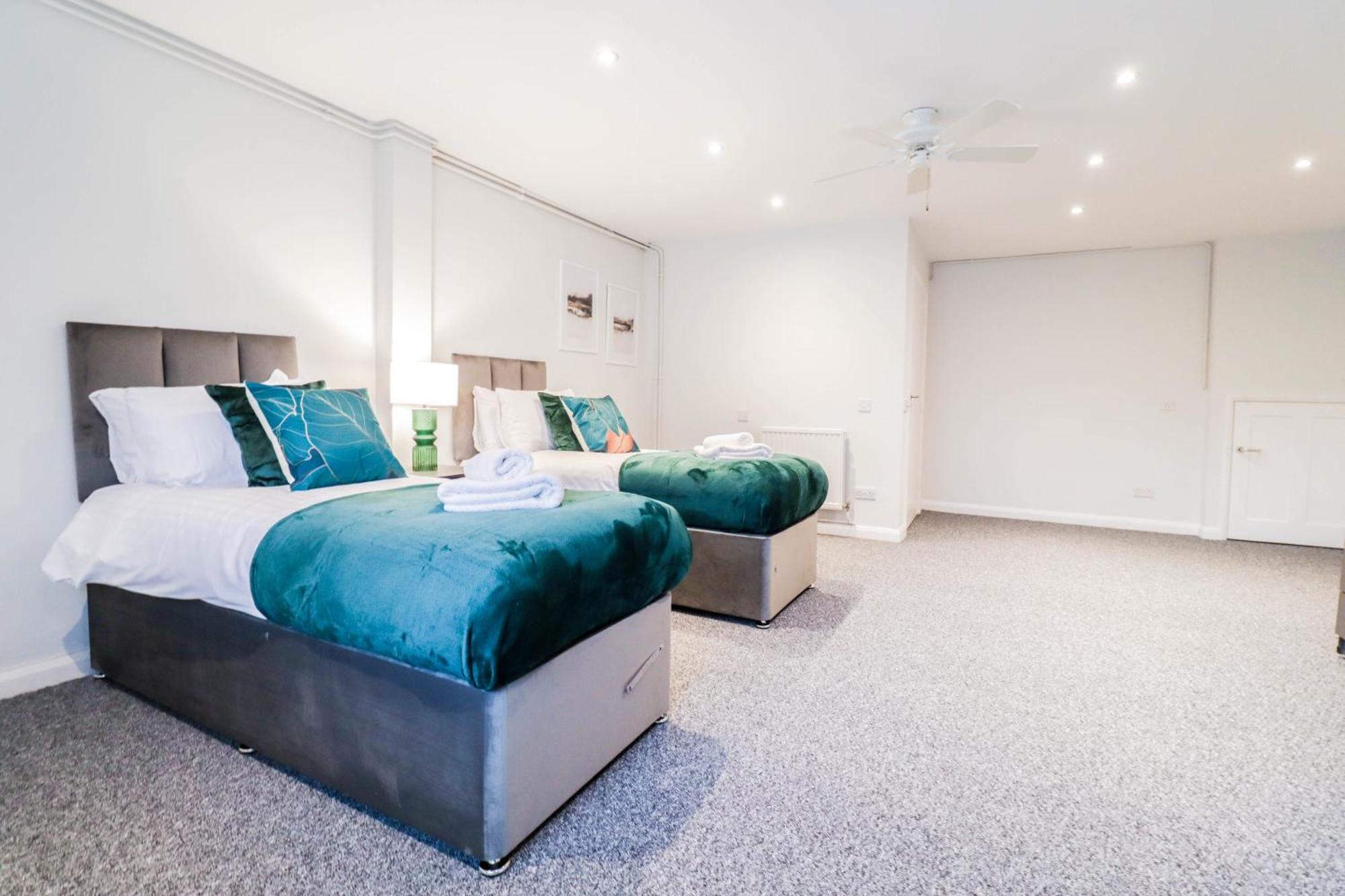 Bright And Spacious Contractor House L Parking! บอร์แรมวูด ภายนอก รูปภาพ